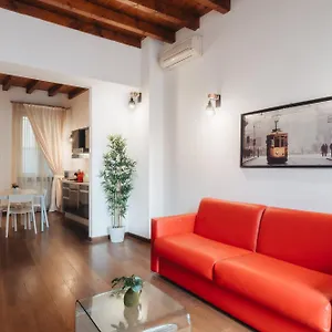 https://charming-milan-apartments-brera-madonnina.it-lombardy.com